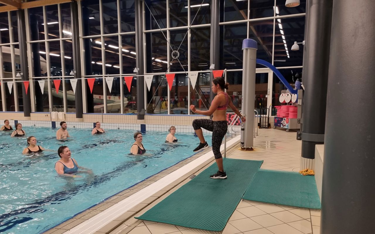 Illustration træning i vand