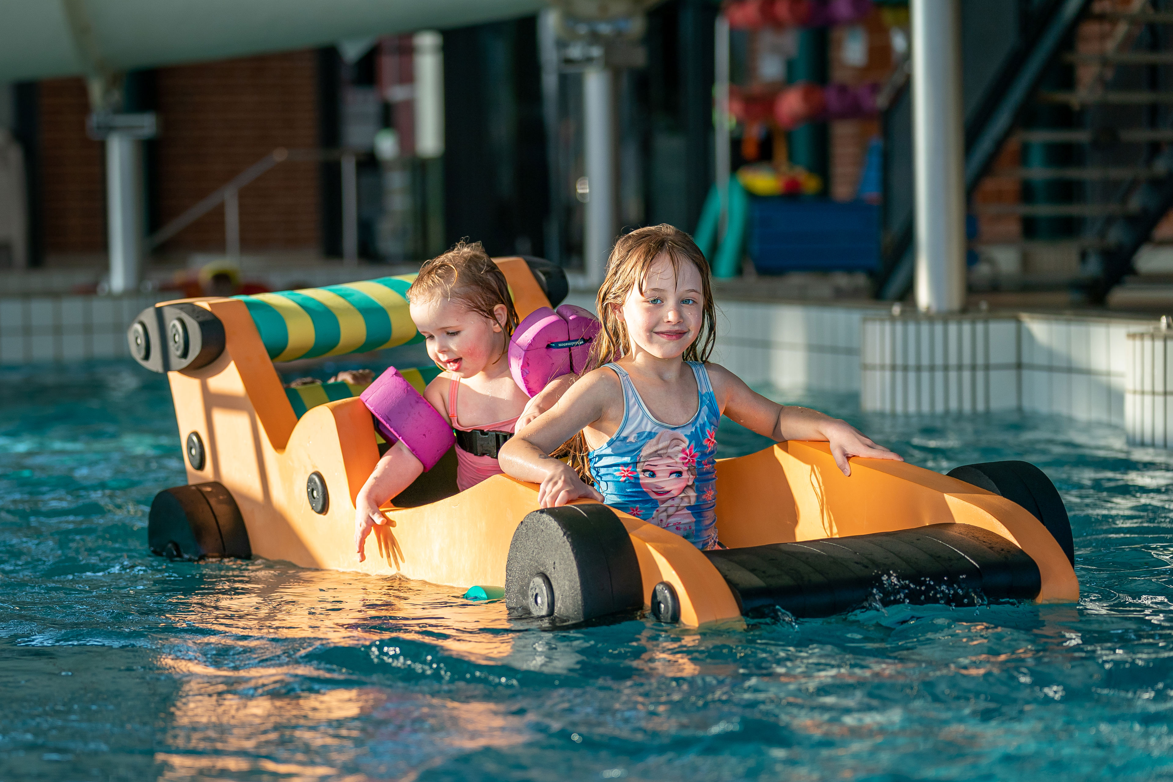 Illustration børn i vandbil